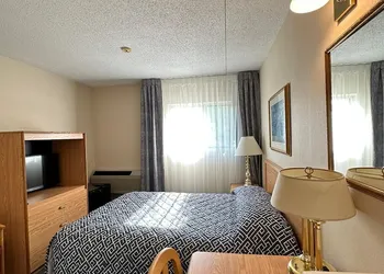 Red Dog Inn hotel thumbnail 7