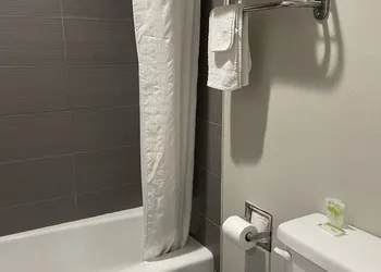 Villa Inn & Suites hotel thumbnail 5