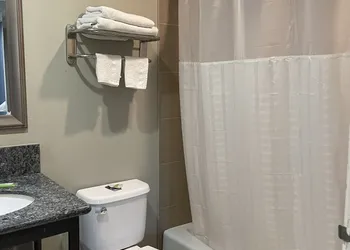 Villa Inn & Suites hotel thumbnail 6