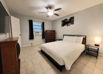 Air Way Motel hotel thumbnail 3