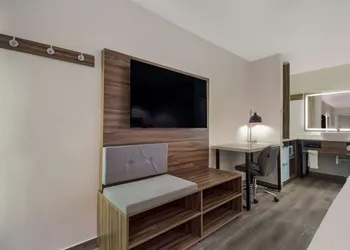 Signature Inn Houston Galleria hotel thumbnail 7