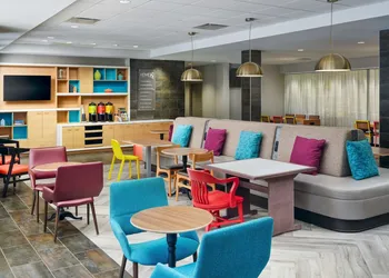 Home2 Suites By Hilton Richmond Glenside hotel thumbnail 2