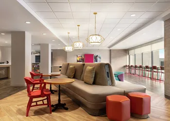 Home2 Suites By Hilton Milwaukee West hotel thumbnail 3