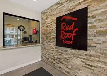 Red Roof Inn Carson - Wilmington hotel thumbnail 2