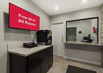 Red Roof Inn Carson - Wilmington hotel thumbnail 3