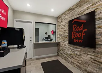 Red Roof Inn Carson - Wilmington hotel thumbnail 4