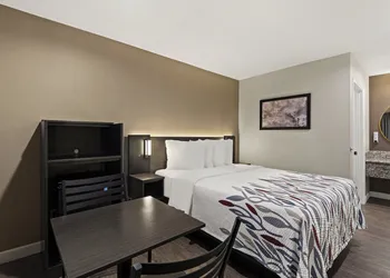 Red Roof Inn Carson - Wilmington hotel thumbnail 8
