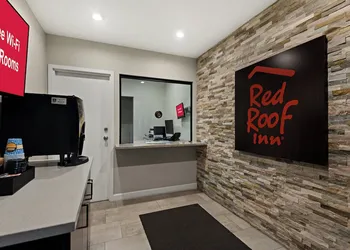 Red Roof Inn Carson - Wilmington hotel thumbnail 4