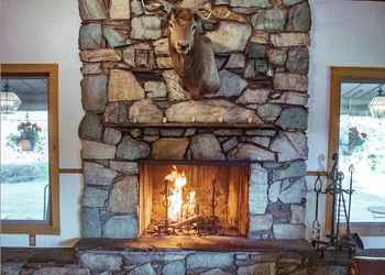 Boulder Lake Lodge hotel thumbnail 3
