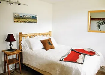 Boulder Lake Lodge hotel thumbnail 8