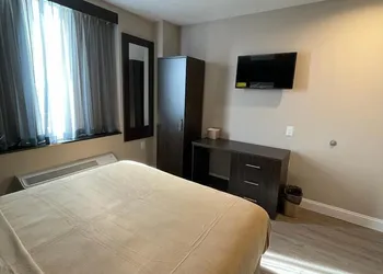Royal Hotel Bronx hotel thumbnail 3