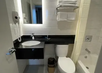 Royal Hotel Bronx hotel thumbnail 6