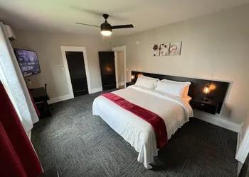 Homestay on Main by Twin Lakes Creamery hotel thumbnail 6