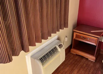 King Motel hotel thumbnail 3