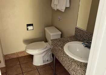 King Motel hotel thumbnail 8