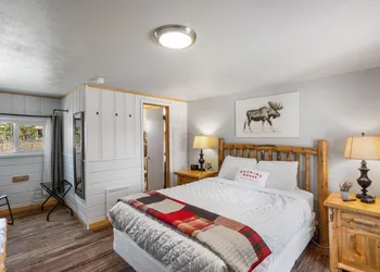The Bucking Moose hotel thumbnail 5