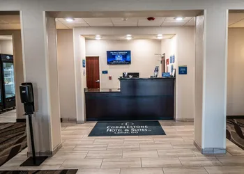 Cobblestone Hotel & Suites - Lamar hotel thumbnail 4