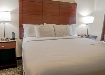 Cobblestone Hotel & Suites - Lamar hotel thumbnail 5