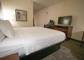 Cobblestone Hotel & Suites - Lamar hotel thumbnail 6