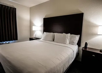 Cobblestone Hotel & Suites - Lamar hotel thumbnail 8