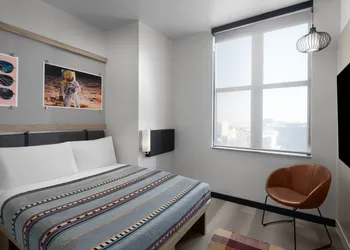 Moxy Houston Downtown hotel thumbnail 8