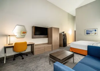 Holiday Inn Express & Suites Phoenix - Mesa West by IHG hotel thumbnail 5