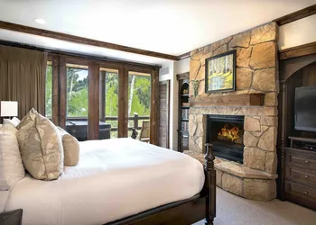 Junior King Suite 1 Bedroom Hotel Room by RedAwning hotel thumbnail 2
