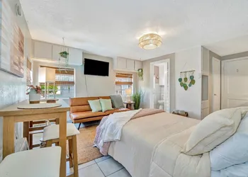 The Seashell Suites hotel thumbnail 4