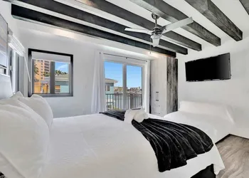The Seashell Suites hotel thumbnail 8