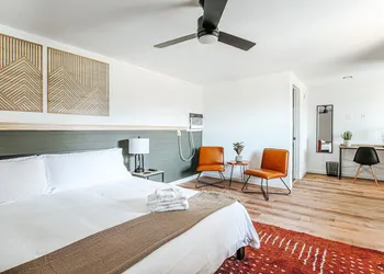Grey Pine Lodge hotel thumbnail 4
