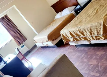 Metro Inn & Suites hotel thumbnail 2