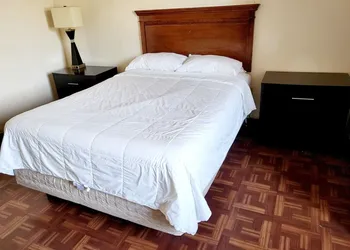 Metro Inn & Suites hotel thumbnail 3