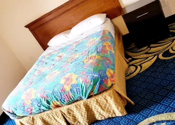 Metro Inn & Suites hotel thumbnail 6