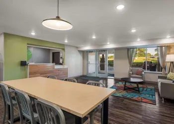 Woodspring Suites Milwaukee - Menomonee Falls hotel thumbnail 6