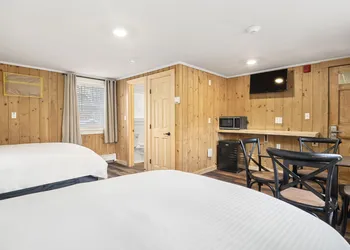 The Inn & More hotel thumbnail 2