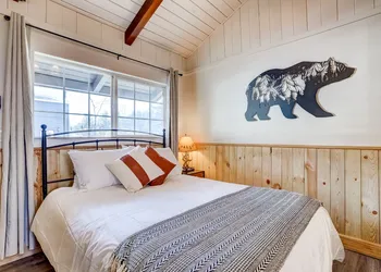 Tahoe Mountain inn hotel thumbnail 3