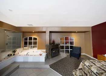 Post Road Inn Motel hotel thumbnail 7