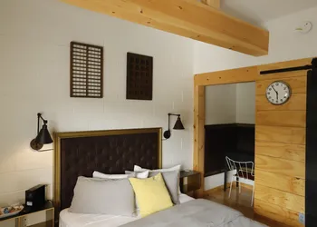 The Vine on main hotel thumbnail 2