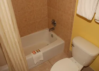 Cruise Port Inn hotel thumbnail 5