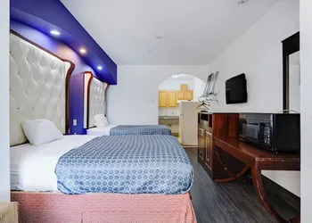 Capital O Deluxe Inn Channelview Houston I-10 hotel thumbnail 8