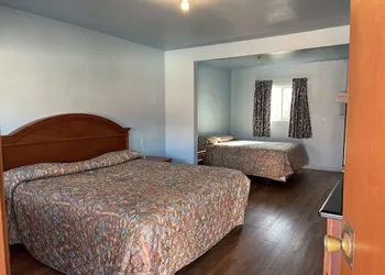Full Moon Inn hotel thumbnail 4