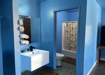 Full Moon Inn hotel thumbnail 6