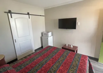 Stadium Inn & Spas hotel thumbnail 2