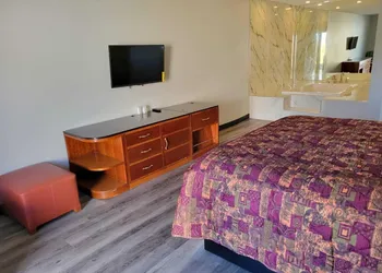 Stadium Inn & Spas hotel thumbnail 6