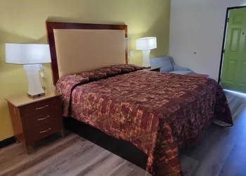 Stadium Inn & Spas hotel thumbnail 8