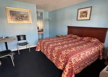 Deluxe Inn LA hotel thumbnail 4