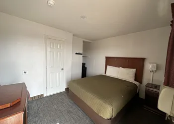 Llano Motel hotel thumbnail 7