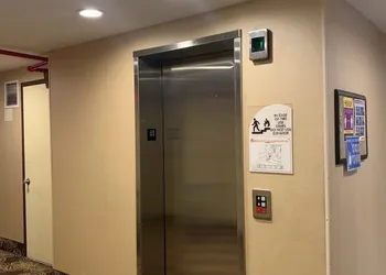 Sky Hotel Flushing/LaGuardia Airport hotel thumbnail 2