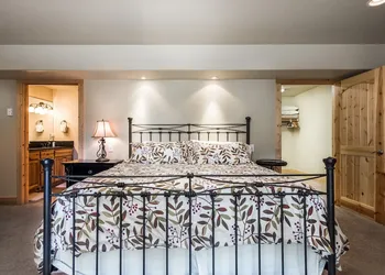 Pineview Lodge hotel thumbnail 3