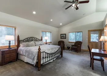 Pineview Lodge hotel thumbnail 4